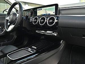 Mercedes-Benz A 200 d Progressive Advanced 9 navigation