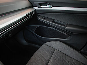 Volkswagen Golf VIII Variant Life 2.0 TDI 19 navigation