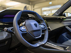 Peugeot 308 SW GT HYBRID 136 e-DSC6 17 navigation