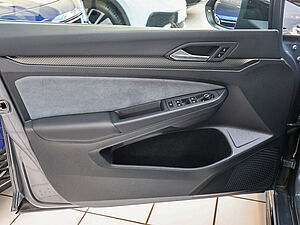 Volkswagen Golf VIII Variant R-Line 1,5 l eTSI DSG 34 navigation