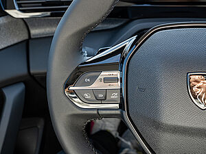 Peugeot 308 Allure HYBRID 145 e-DSC6 13 navigation