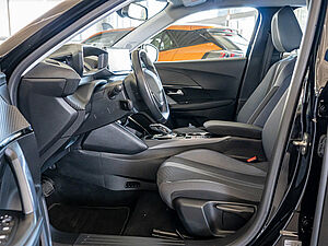 Peugeot 2008 e-Allure Elektromotor 136 19 navigation