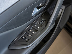 Peugeot 308 SW Allure BlueHDi 130 EAT8 19 navigation