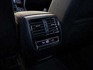 Volkswagen Passat Variant 1.5 TSI Business 11 navigation