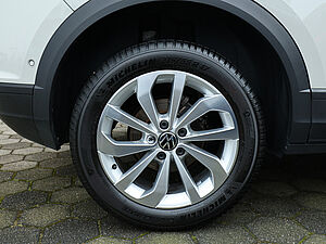 Volkswagen T-Roc 1.5 TSI Life 8 navigation