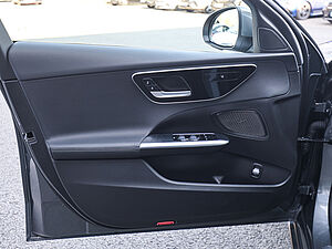 Mercedes-Benz C 180 T Avantgarde Advanced 28 navigation
