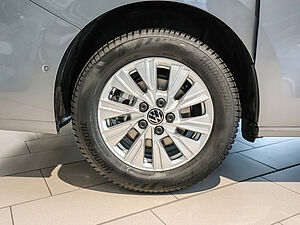 Volkswagen T7 California 2.0 TDI Beach Camper 9 navigation