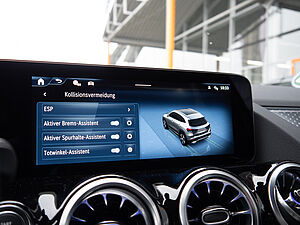 Mercedes-Benz GLA 180 Progressive Line Edition 11 navigation