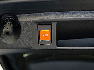 Peugeot 308 SW GT HYBRID 136 e-DSC6 22 navigation
