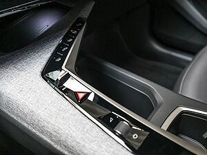 Peugeot 5008 Allure HYBRID 145 e-DSC6 18 navigation