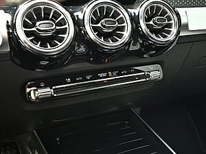 Mercedes-Benz GLB 250 4M AMG Sport Advanced Plus 13 navigation