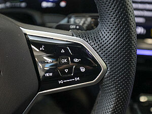 Volkswagen Touareg R-Line 3.0 TDI 4M 28 navigation