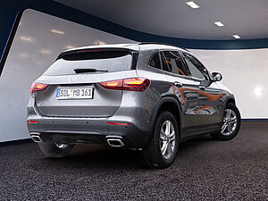 Mercedes-Benz GLA 180 Progressive Line Edition 3 navigation