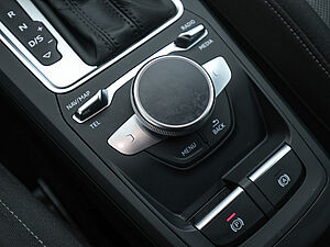 Audi Q2 35 TFSI S Line Black 16 navigation