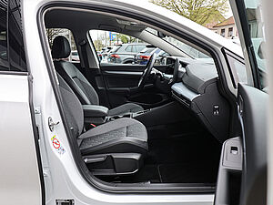 Volkswagen Golf VIII Goal 2,0 l TDI DSG 2 navigation
