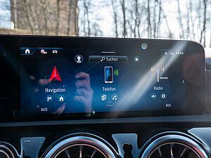 Mercedes-Benz A 180 AMG Line 9 navigation