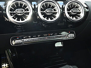 Mercedes-Benz CLA 250 SB 4M AMG Sport Premium 13 navigation