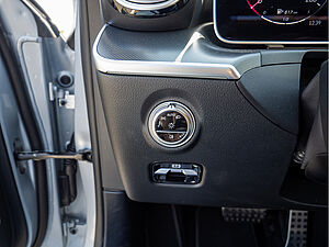 Mercedes-Benz C 200 T AMG Sport Advanced Plus 18 navigation