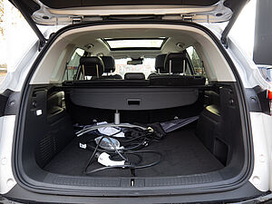 Maxus Euniq 6 Limited LED Panorama LEDER 32 navigation