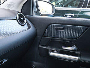 Mercedes-Benz GLA 180 Progressive Advanced 18 navigation