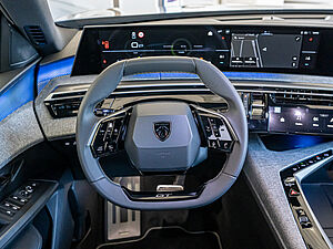 Peugeot 5008 GT HYBRID 136 e-DSC6 8 navigation
