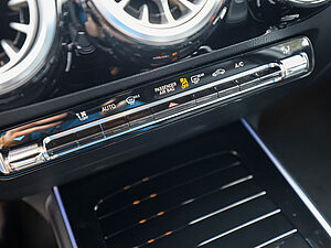 Mercedes-Benz GLA 180 Edition 14 navigation
