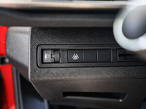 Peugeot 5008 Allure BlueHDi 130EAT8 AHK 28 navigation