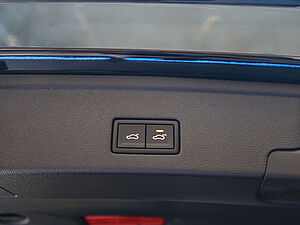 Volkswagen Touareg R-Line 3.0 V6 TDI 4M 35 navigation