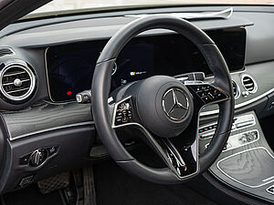 Mercedes-Benz E 300 e T AMG Line 17 navigation