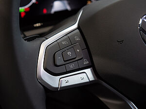 Volkswagen Tiguan Life 1.5 l eTSI DSG 29 navigation