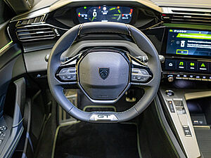 Peugeot 308 SW GT HYBRID 136 e-DSC6 8 navigation
