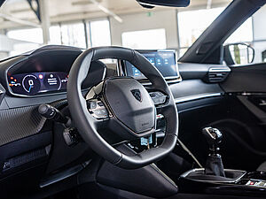 Peugeot 2008 Allure PureTech 100 18 navigation