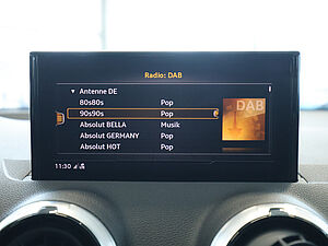Audi Q2 35 TFSI S Line Black S Tronic 12 navigation