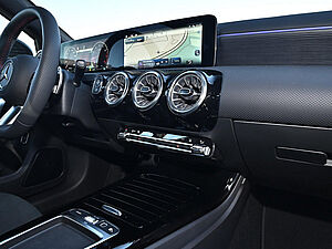 Mercedes-Benz A 200 Limousine 6 navigation