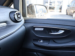 Mercedes-Benz V 300 d AVANTGARDE Extralang 17 navigation