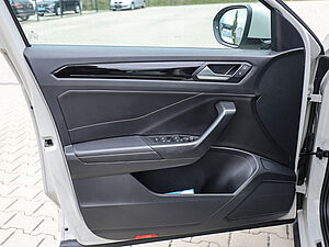 Volkswagen T-Roc R-Line 1.0 TSI 29 navigation