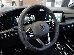 Volkswagen Golf VIII Variant R-Line 2.0 TDI DSG 27 navigation