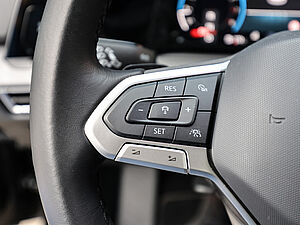 Volkswagen Golf VIII 1.5 e TSI Style DSG 28 navigation