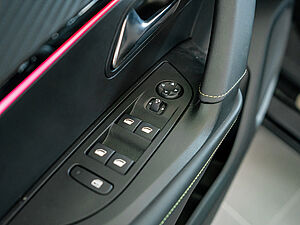 Peugeot 2008 2008e GT 20 navigation