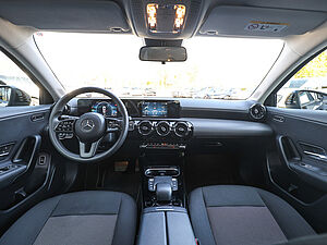 Mercedes-Benz A 250 e 8 navigation