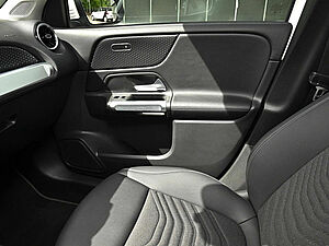 Mercedes-Benz GLB 220 4M Progressive Advanced 15 navigation