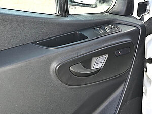 Mercedes-Benz Sprinter 317 CDI KA L4H2 28 navigation