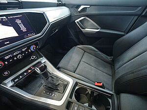Audi Q3 S line 35 TDI quattro S tronic 19 navigation
