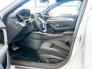Peugeot 308 SW GT Plug-In HYBRID 180 e-EAT8 22 navigation