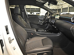 Mercedes-Benz A 250 e Progressive 3 navigation