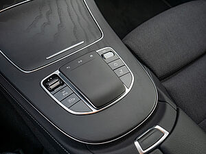 Mercedes-Benz E 300 e T AMG Line 13 navigation