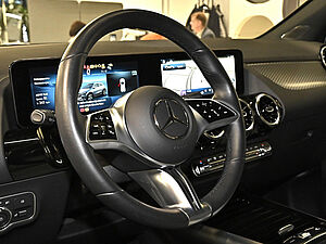 Mercedes-Benz GLA 180 Progressive 28 navigation