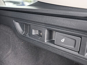 Volkswagen Passat Variant Business 2,0 l TDI DSG 33 navigation