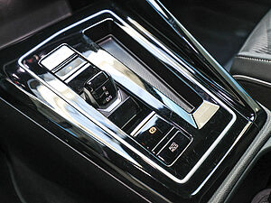 Volkswagen Golf VIII Variant R-Line 1,5 l eTSI DSG 20 navigation