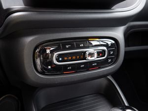 Smart fortwo coupe EQ Klima SHZ Einparkh. Bluetooth 15 navigation